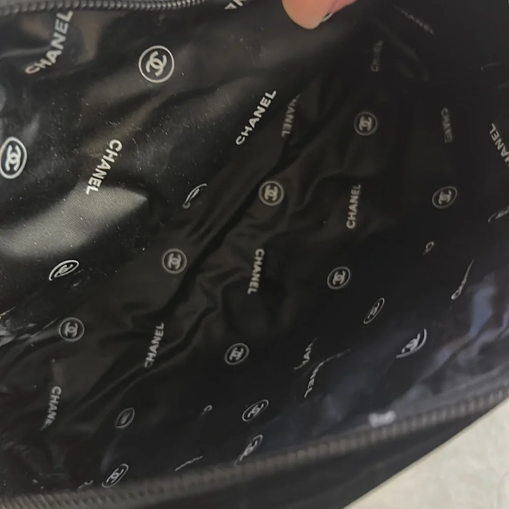 Double Zipper Chic CHANEL Black Velvet Makeup and Cosmetic Bag